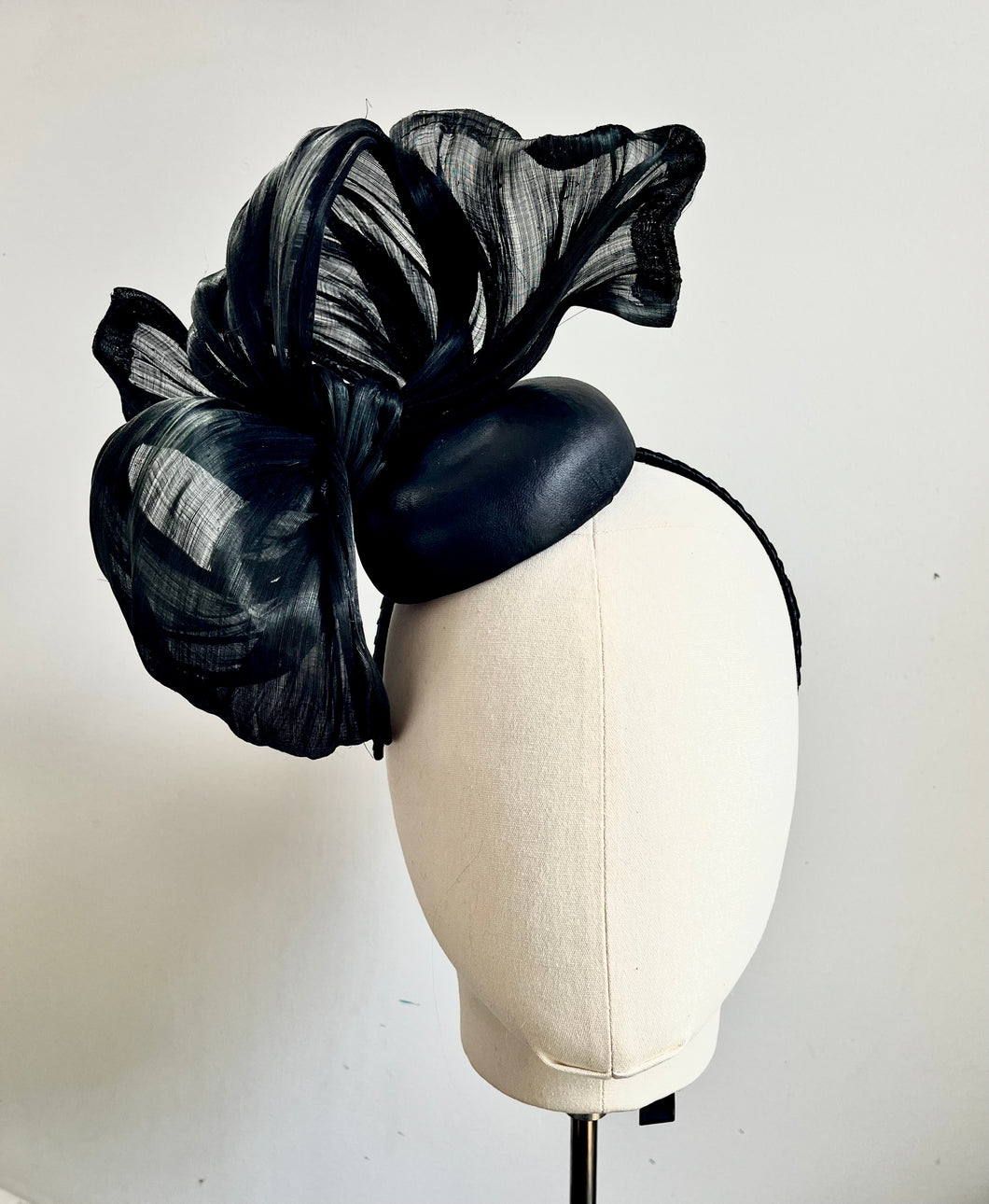 Alania - Black Leather and Silk Fascinator